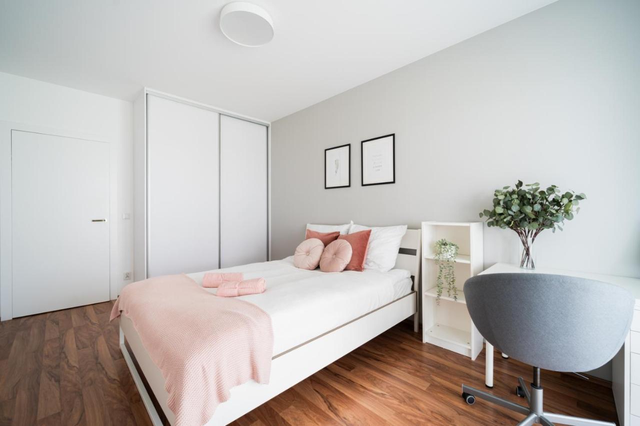 Big Apart - Atal Towers - 3 Rooms - Private Parking Place Βρότσλαβ Εξωτερικό φωτογραφία